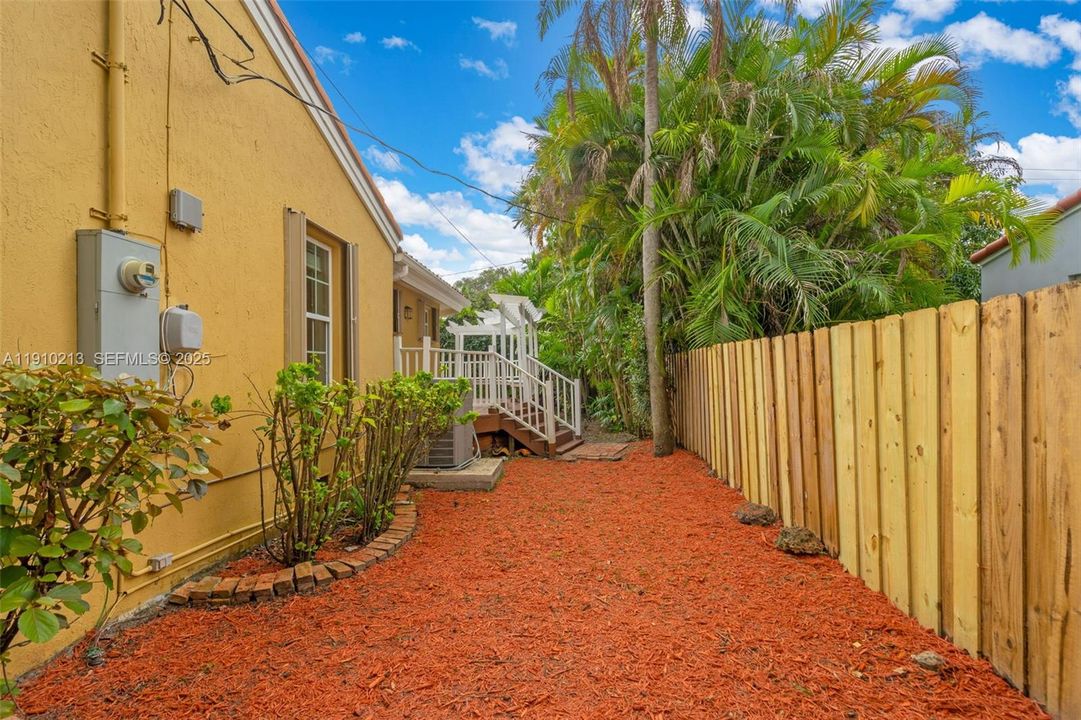 待售: $999,000 (3 贝兹, 2 浴室, 1669 平方英尺)