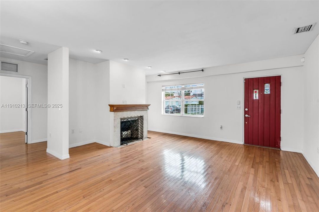 待售: $999,000 (3 贝兹, 2 浴室, 1669 平方英尺)