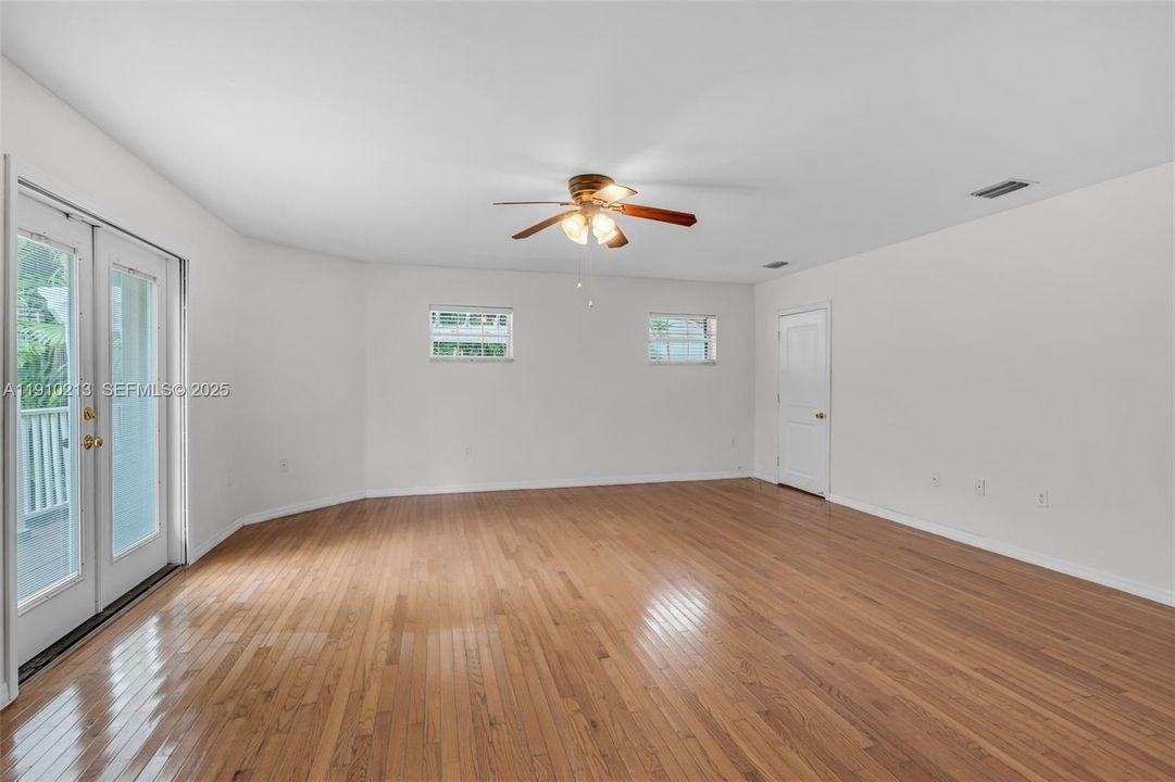 待售: $999,000 (3 贝兹, 2 浴室, 1669 平方英尺)