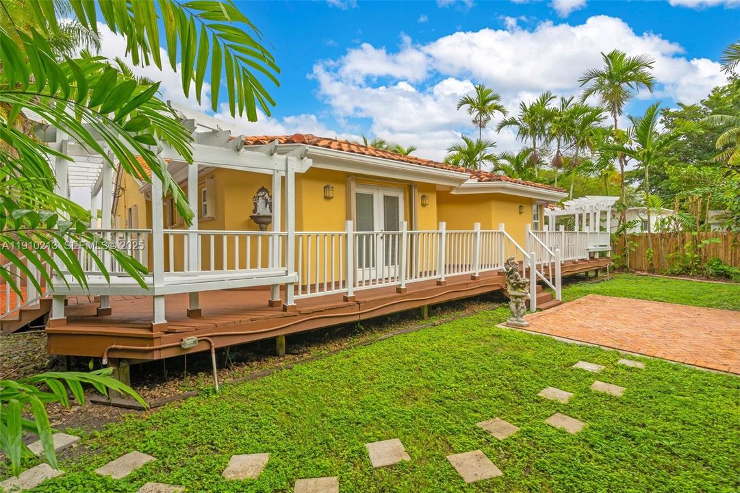 待售: $999,000 (3 贝兹, 2 浴室, 1669 平方英尺)