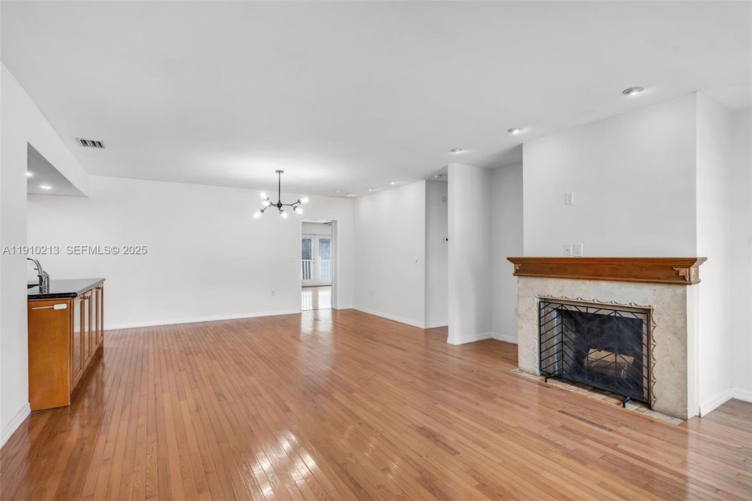 待售: $999,000 (3 贝兹, 2 浴室, 1669 平方英尺)