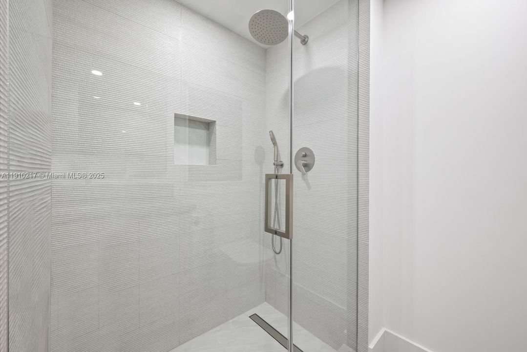 For Sale: $1,250,000 (2 beds, 2 baths, 1936 Square Feet)