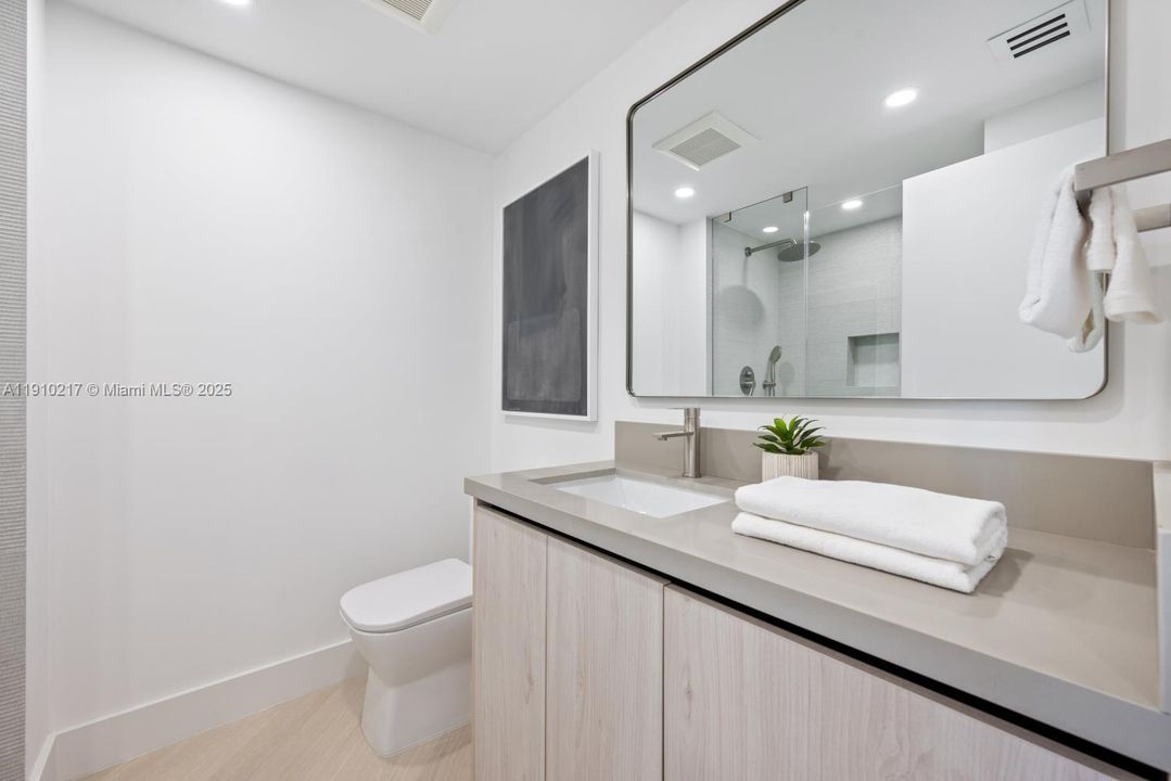 For Sale: $1,250,000 (2 beds, 2 baths, 1936 Square Feet)