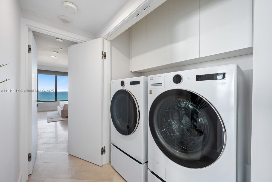 For Sale: $1,250,000 (2 beds, 2 baths, 1936 Square Feet)