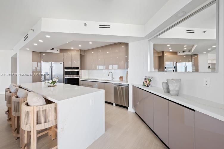 For Sale: $1,250,000 (2 beds, 2 baths, 1936 Square Feet)