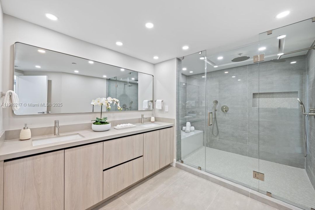 For Sale: $1,250,000 (2 beds, 2 baths, 1936 Square Feet)