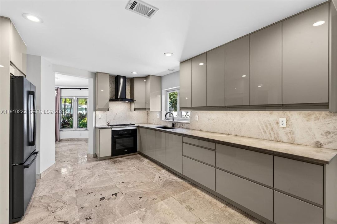 For Sale: $2,315,000 (4 beds, 3 baths, 2700 Square Feet)