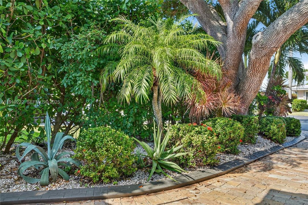 For Sale: $2,315,000 (4 beds, 3 baths, 2700 Square Feet)