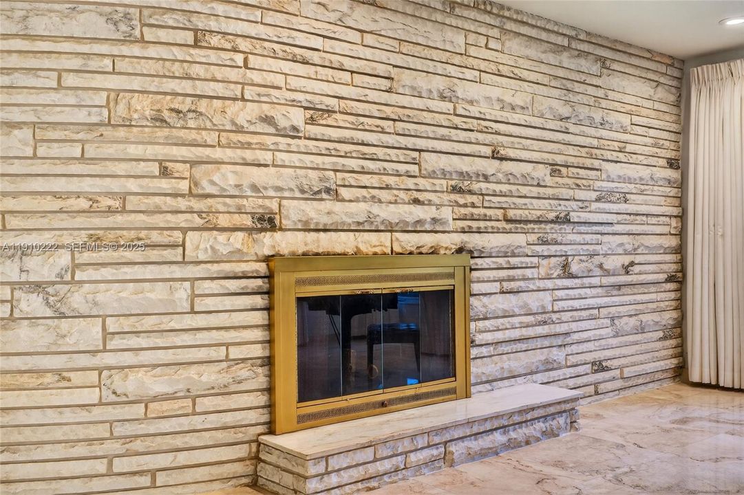 For Sale: $2,315,000 (4 beds, 3 baths, 2700 Square Feet)