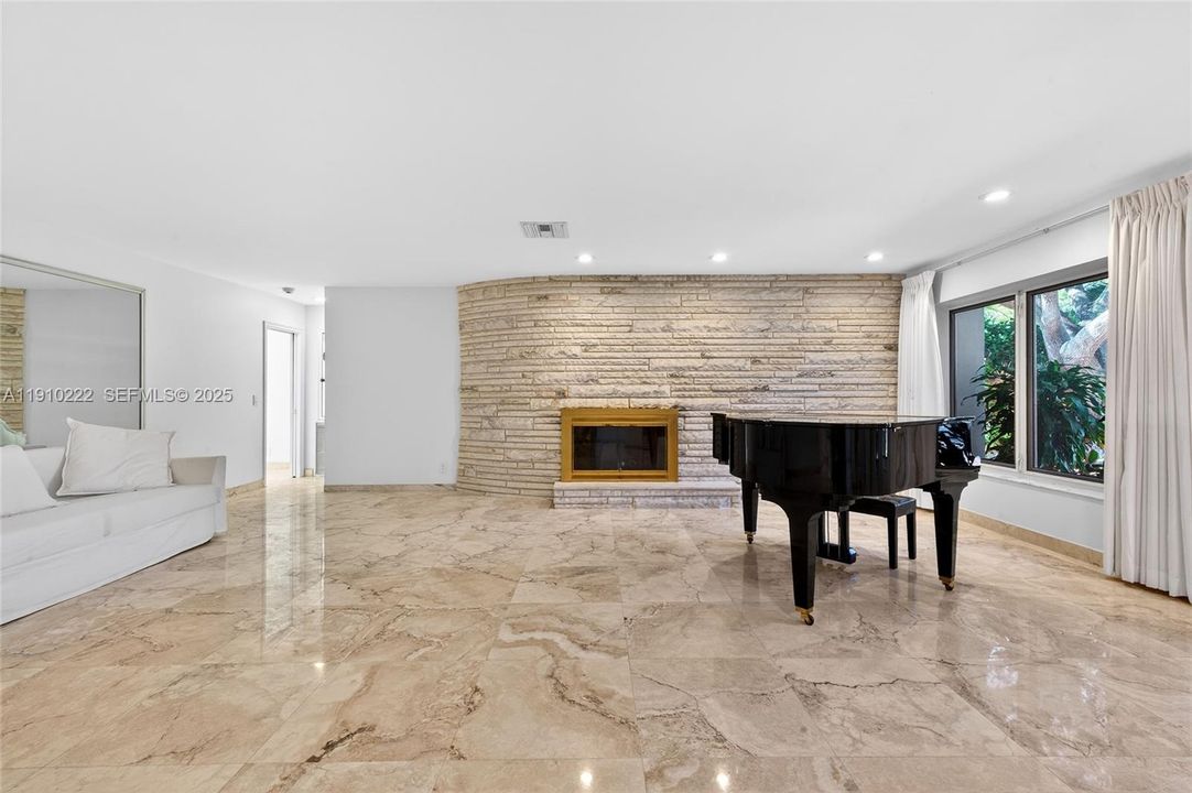 For Sale: $2,315,000 (4 beds, 3 baths, 2700 Square Feet)