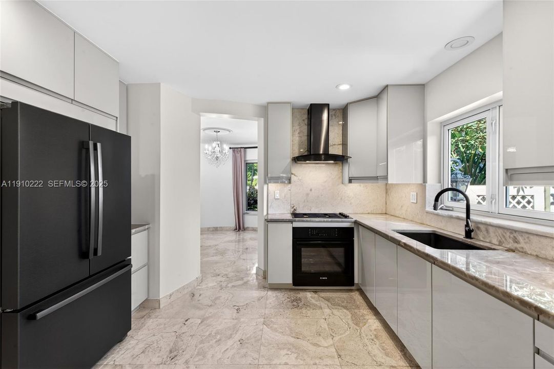 For Sale: $2,315,000 (4 beds, 3 baths, 2700 Square Feet)