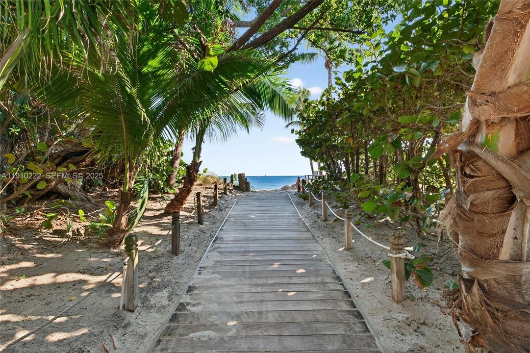 For Sale: $2,315,000 (4 beds, 3 baths, 2700 Square Feet)