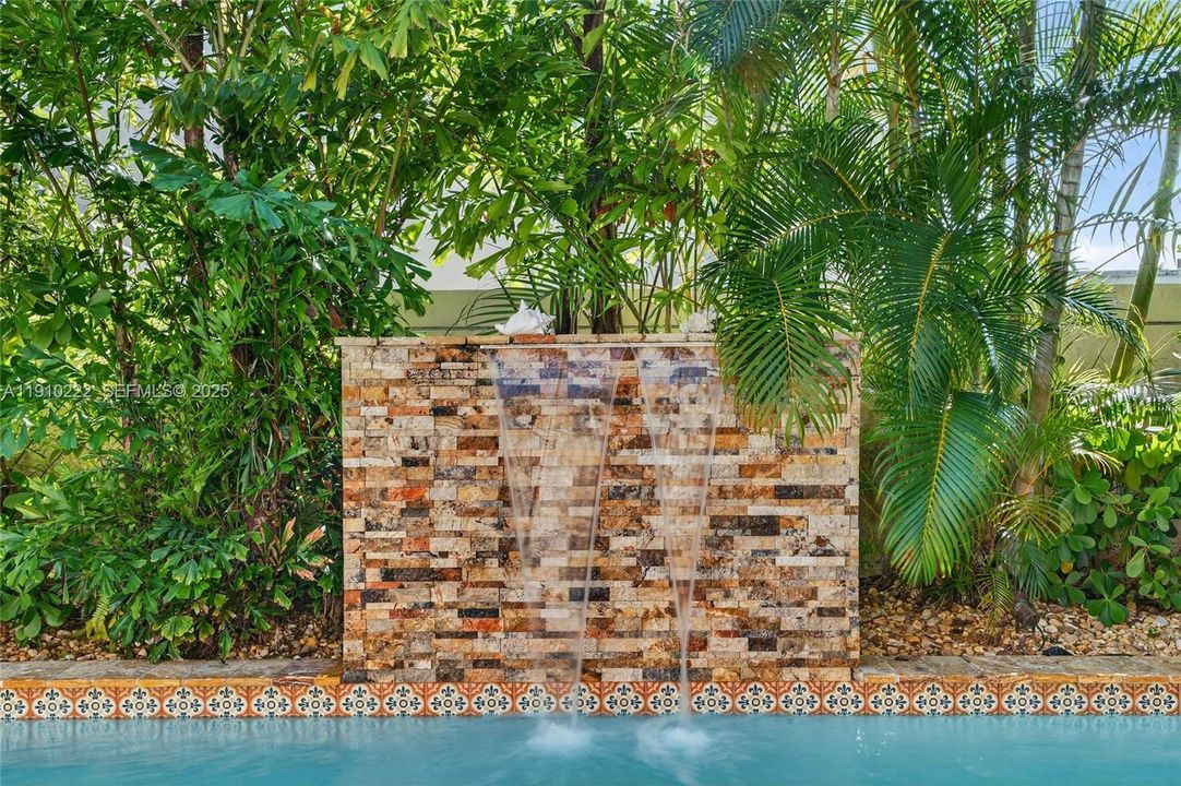 For Sale: $2,315,000 (4 beds, 3 baths, 2700 Square Feet)