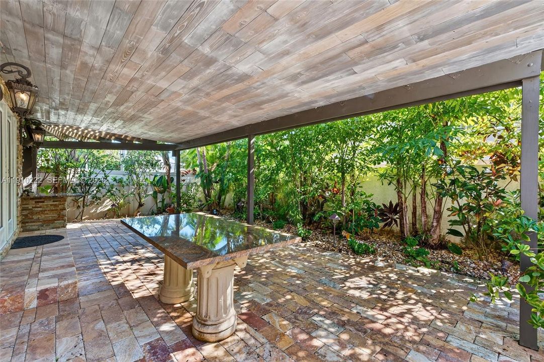 For Sale: $2,315,000 (4 beds, 3 baths, 2700 Square Feet)