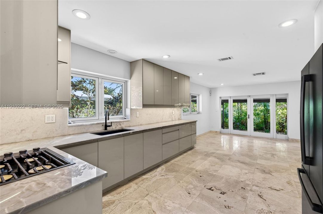 For Sale: $2,315,000 (4 beds, 3 baths, 2700 Square Feet)