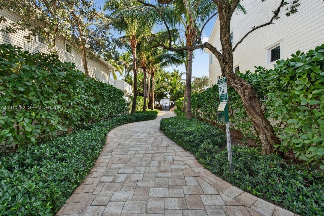 For Sale: $2,315,000 (4 beds, 3 baths, 2700 Square Feet)