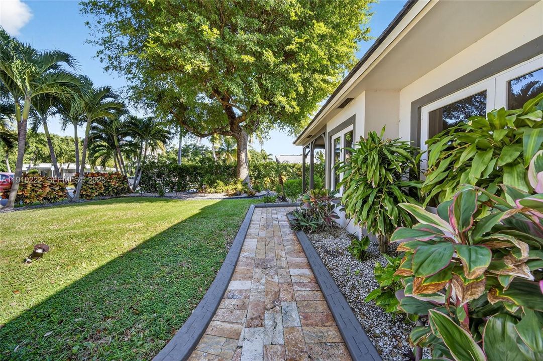 For Sale: $2,315,000 (4 beds, 3 baths, 2700 Square Feet)