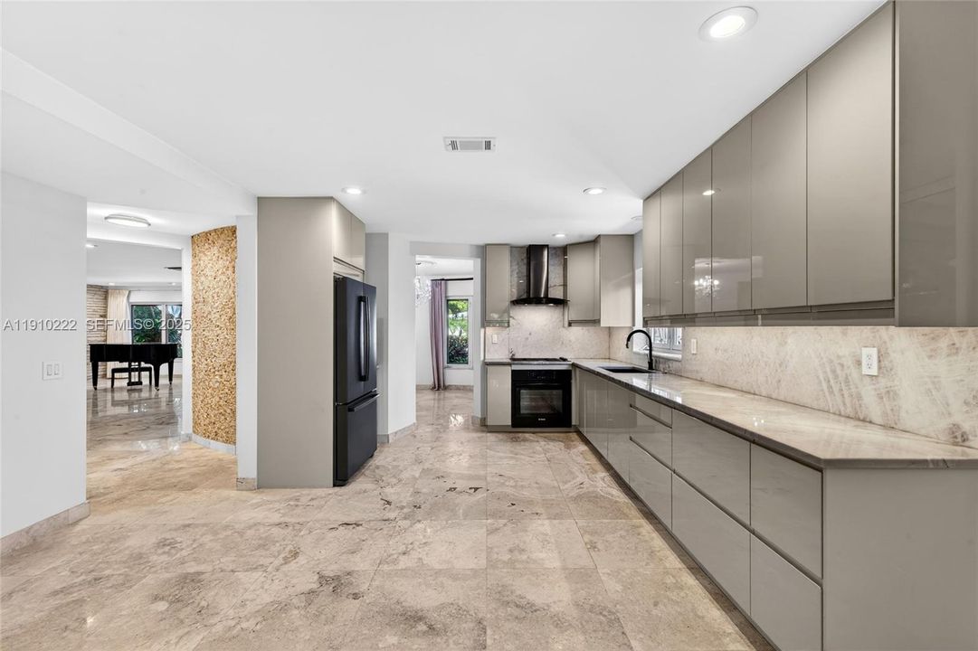 For Sale: $2,315,000 (4 beds, 3 baths, 2700 Square Feet)