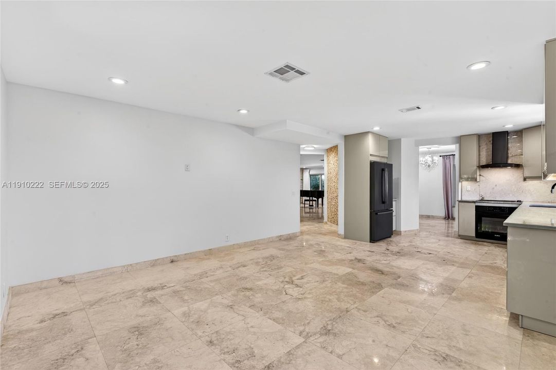 For Sale: $2,315,000 (4 beds, 3 baths, 2700 Square Feet)