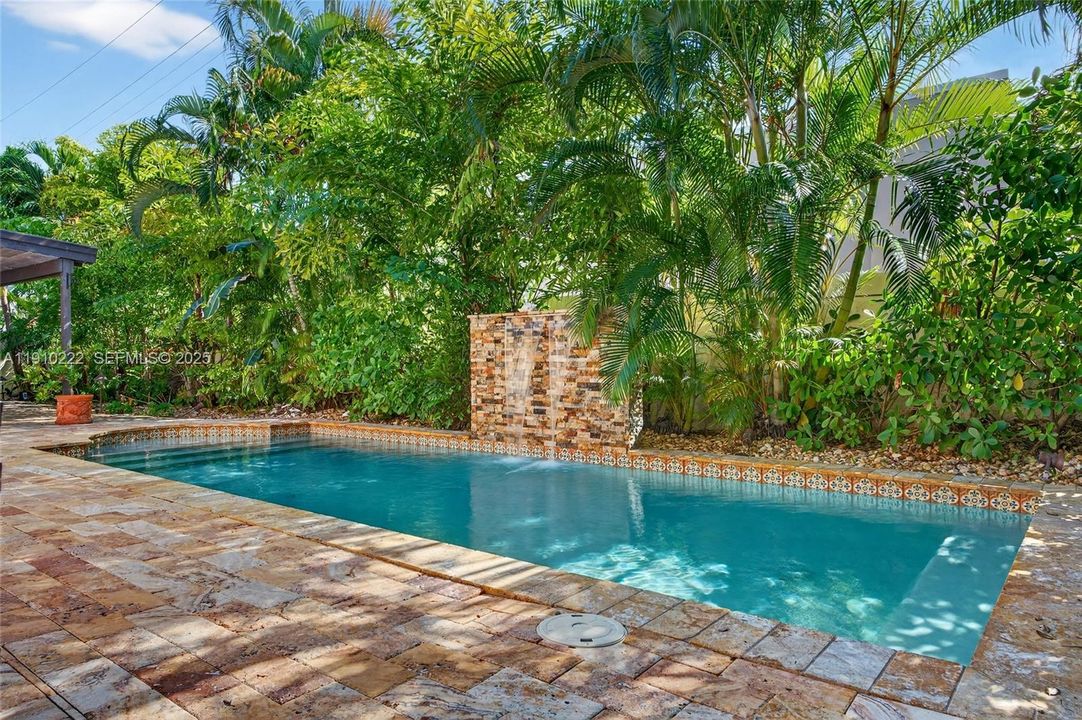 For Sale: $2,315,000 (4 beds, 3 baths, 2700 Square Feet)