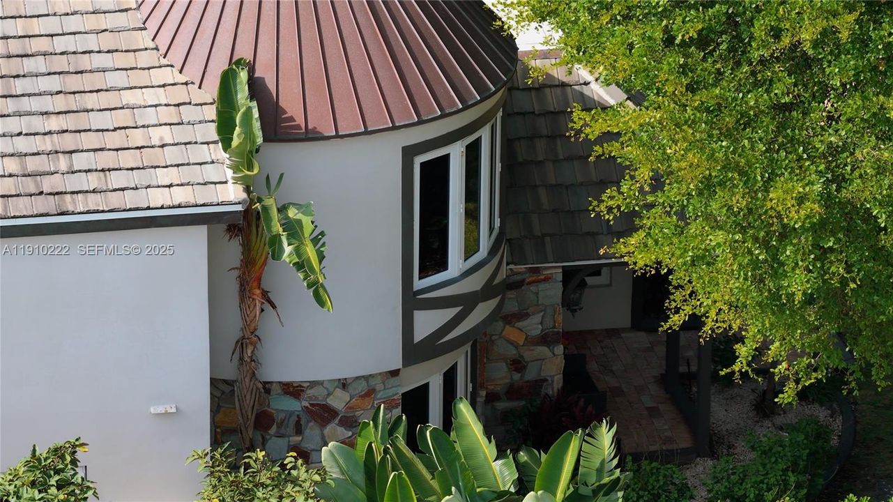 For Sale: $2,315,000 (4 beds, 3 baths, 2700 Square Feet)