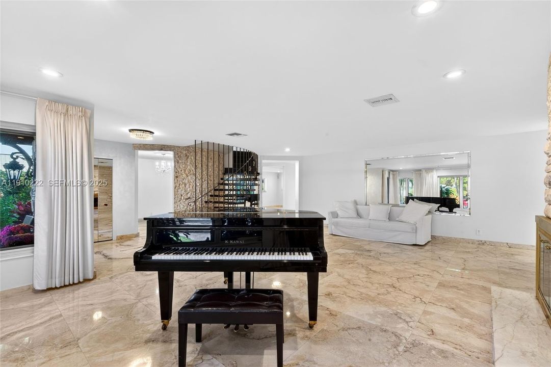 For Sale: $2,315,000 (4 beds, 3 baths, 2700 Square Feet)