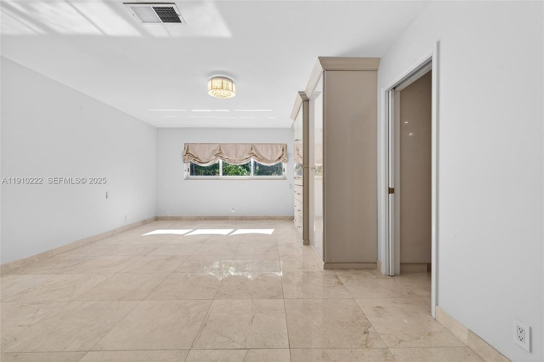 For Sale: $2,315,000 (4 beds, 3 baths, 2700 Square Feet)