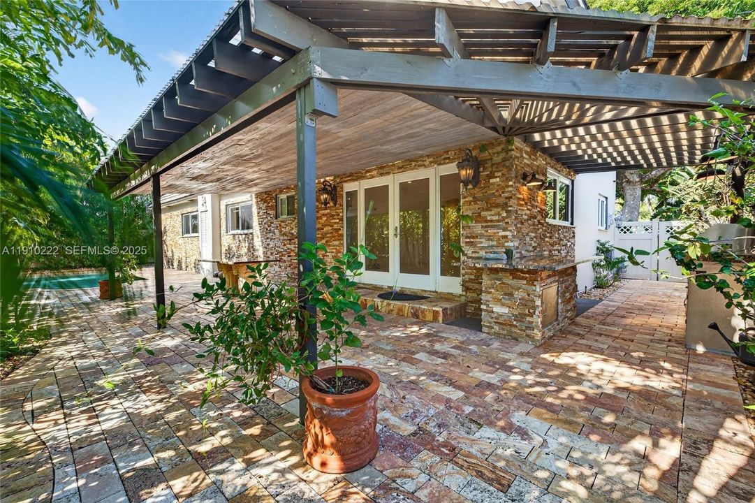 For Sale: $2,315,000 (4 beds, 3 baths, 2700 Square Feet)