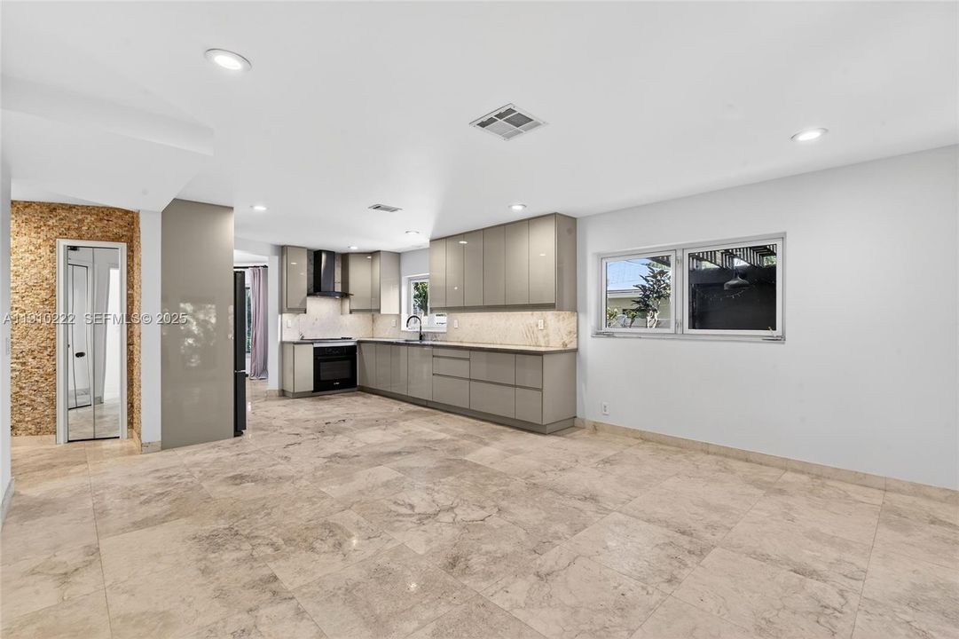 For Sale: $2,315,000 (4 beds, 3 baths, 2700 Square Feet)