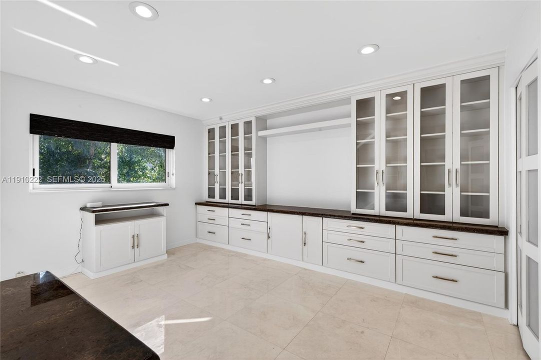 For Sale: $2,315,000 (4 beds, 3 baths, 2700 Square Feet)