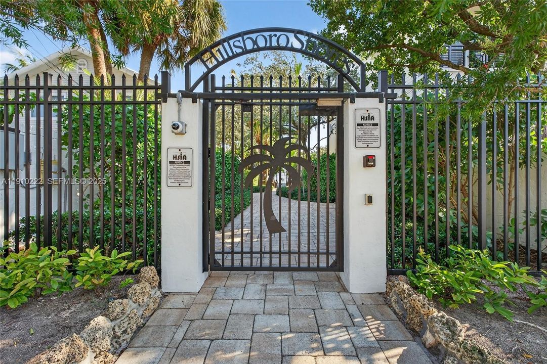 For Sale: $2,315,000 (4 beds, 3 baths, 2700 Square Feet)