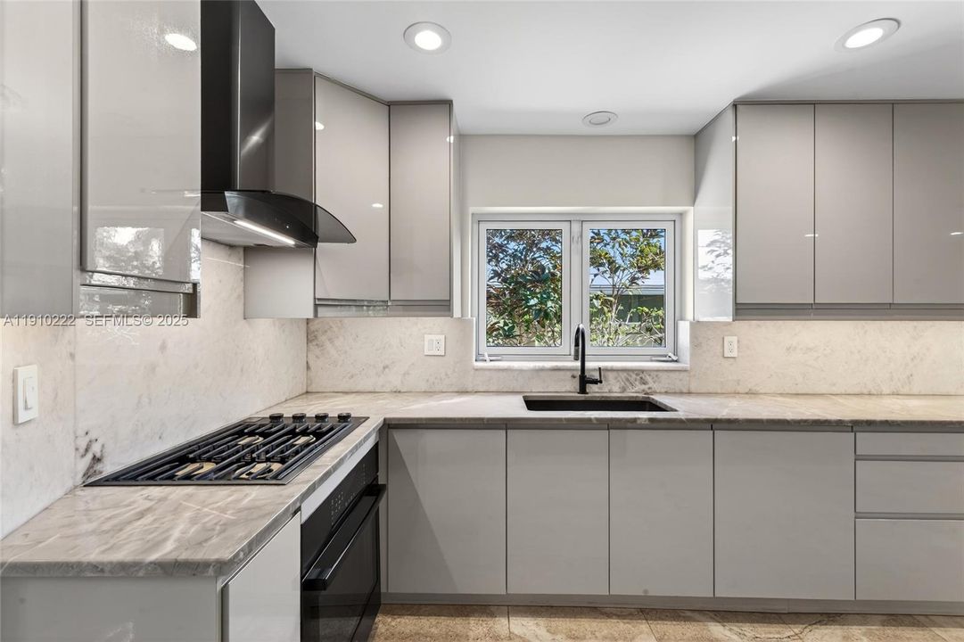 For Sale: $2,315,000 (4 beds, 3 baths, 2700 Square Feet)