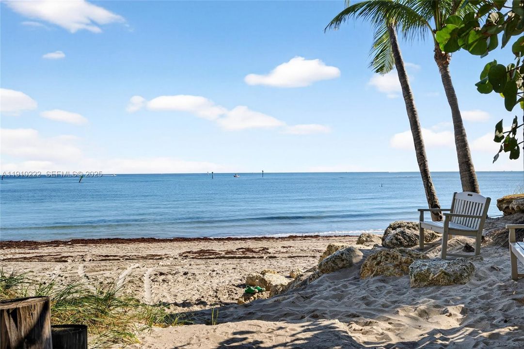 For Sale: $2,315,000 (4 beds, 3 baths, 2700 Square Feet)