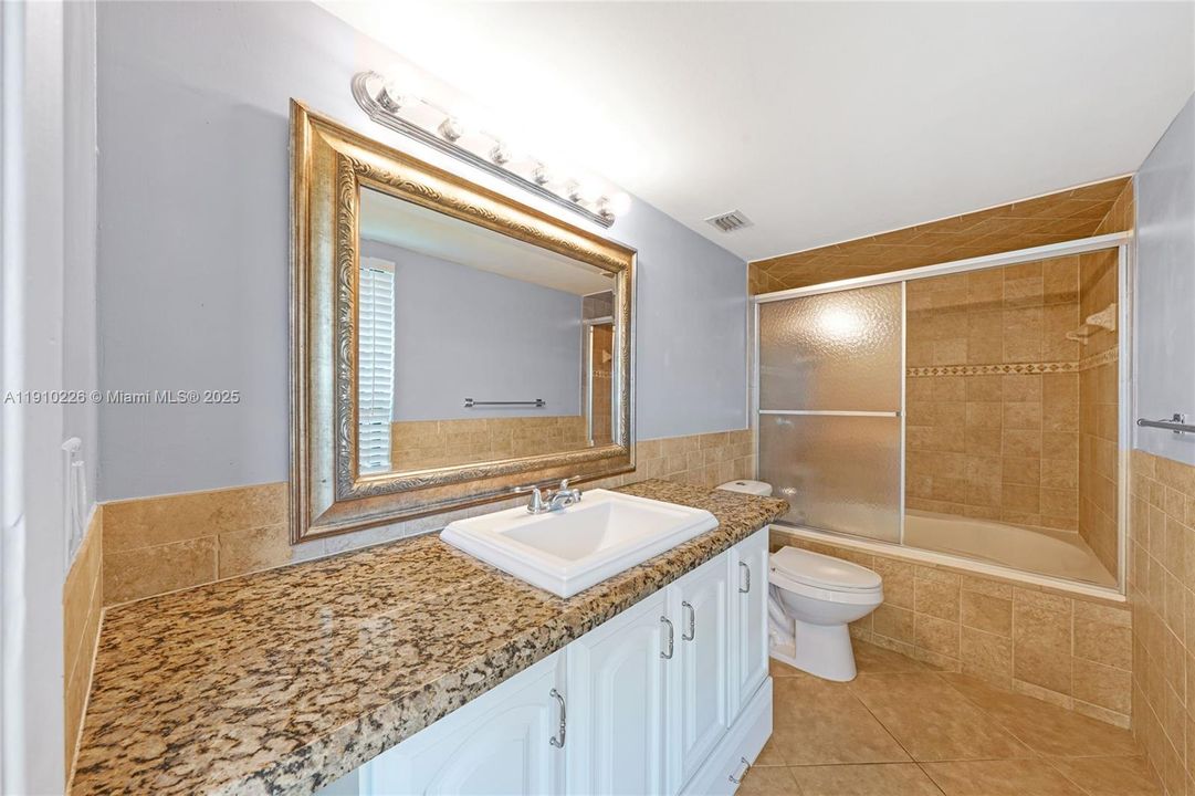 На продажу: $149,900 (2 спален, 2 ванн, 1222 Квадратных фут)