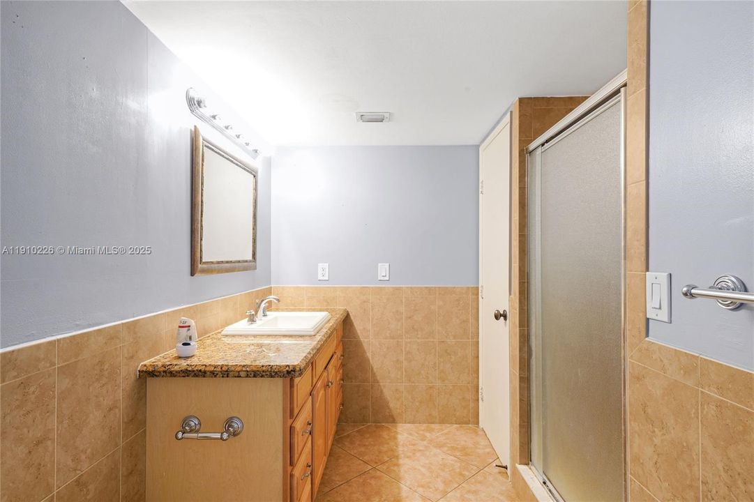 На продажу: $149,900 (2 спален, 2 ванн, 1222 Квадратных фут)