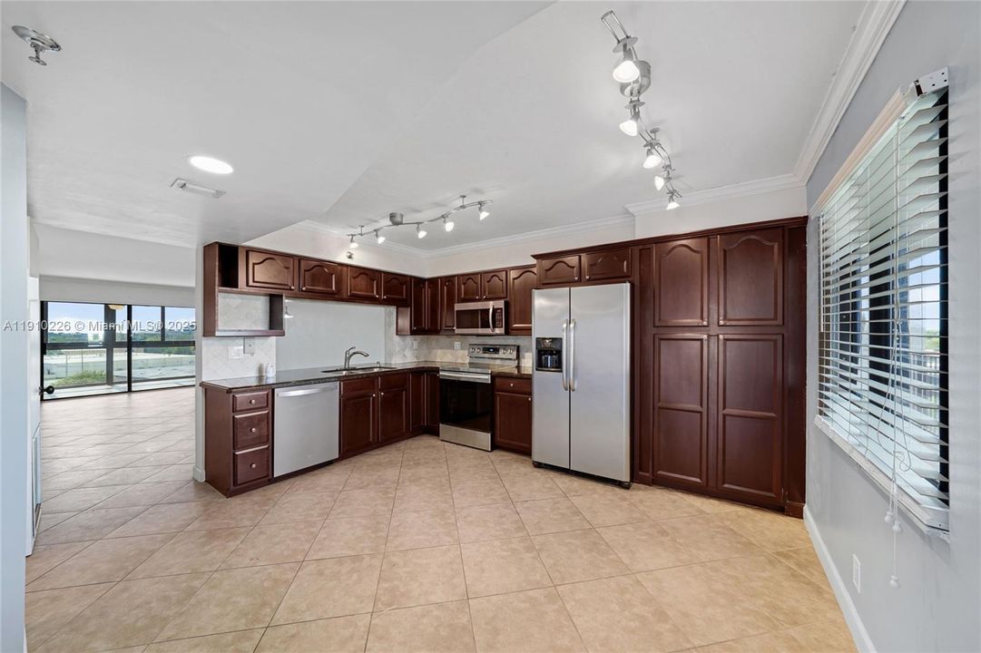 На продажу: $149,900 (2 спален, 2 ванн, 1222 Квадратных фут)