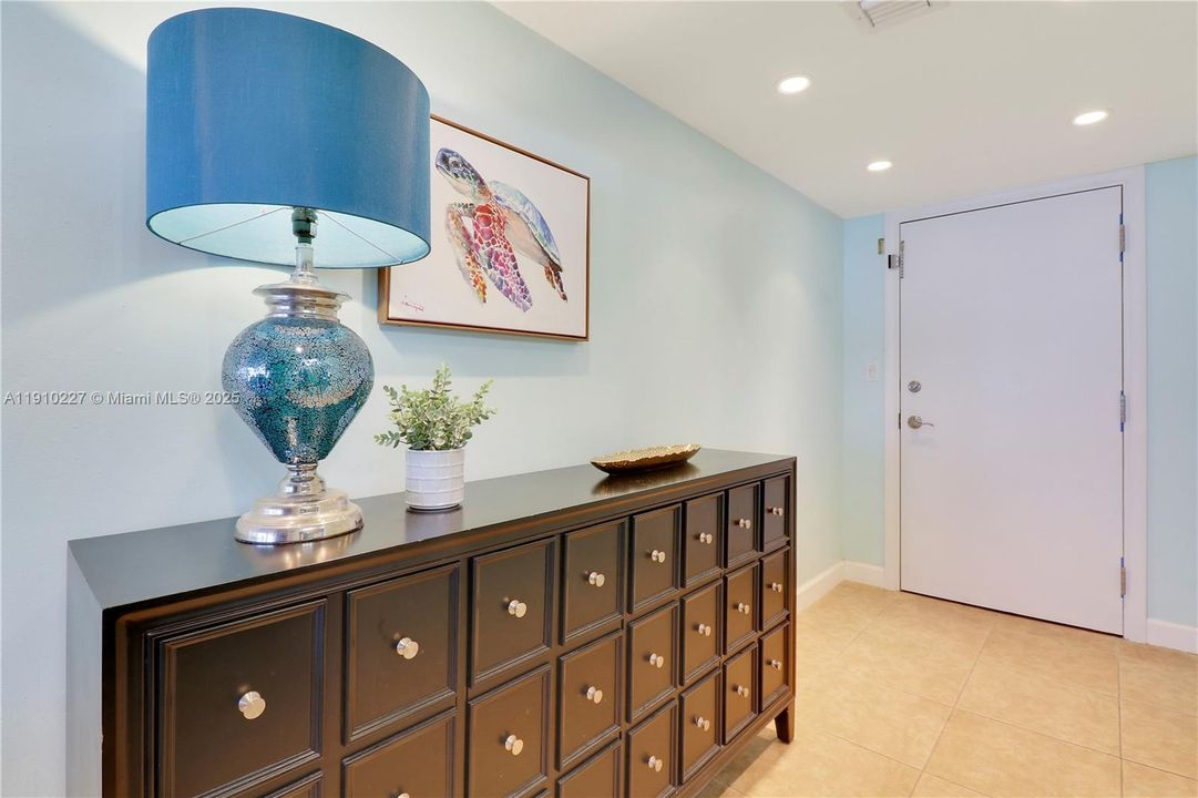 待售: $570,000 (2 贝兹, 2 浴室, 1452 平方英尺)