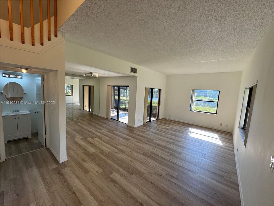 Active With Contract: $3,199 (3 beds, 2 baths, 1480 Square Feet)