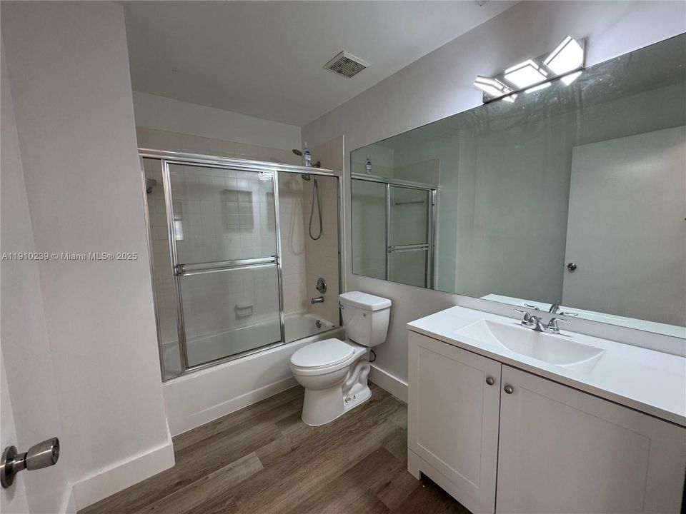 Active With Contract: $3,199 (3 beds, 2 baths, 1480 Square Feet)