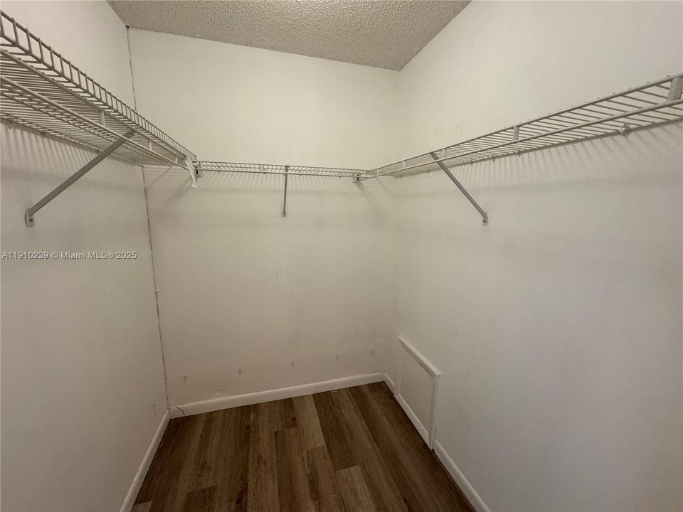 Active With Contract: $3,199 (3 beds, 2 baths, 1480 Square Feet)