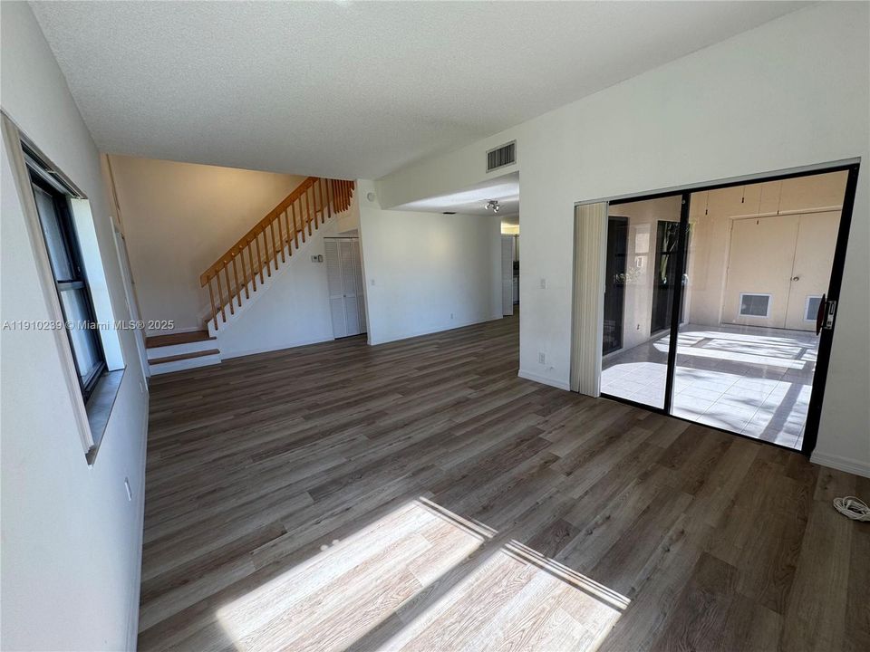 Active With Contract: $3,199 (3 beds, 2 baths, 1480 Square Feet)