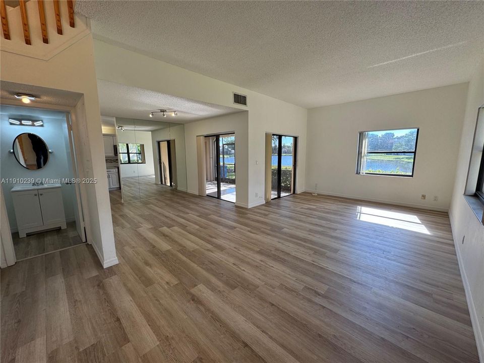 Active With Contract: $3,199 (3 beds, 2 baths, 1480 Square Feet)