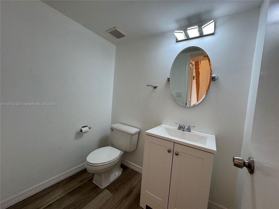 Active With Contract: $3,199 (3 beds, 2 baths, 1480 Square Feet)