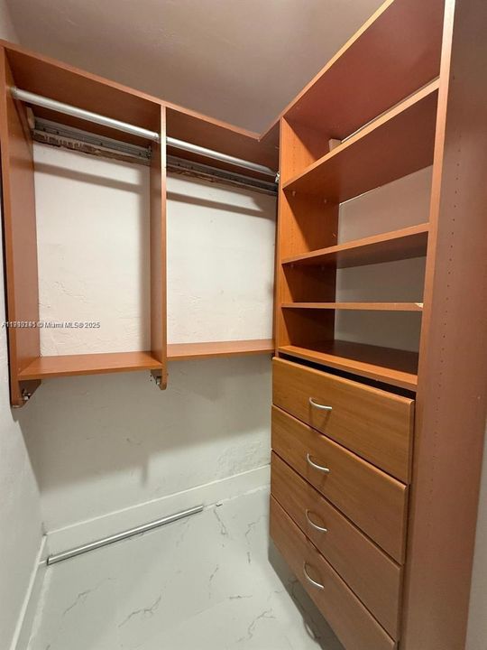 For Rent: $2,300 (2 beds, 2 baths, 1156 Square Feet)