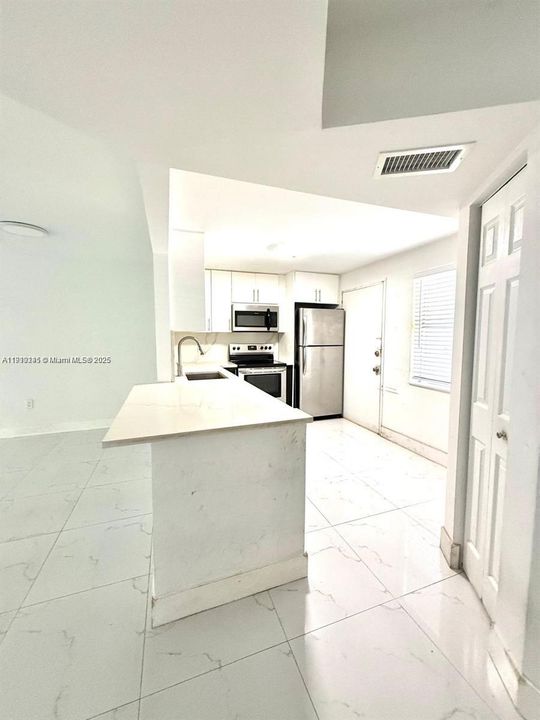 For Rent: $2,300 (2 beds, 2 baths, 1156 Square Feet)