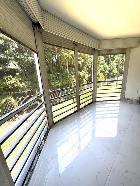 For Rent: $2,300 (2 beds, 2 baths, 1156 Square Feet)