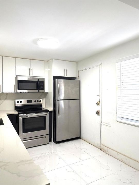 For Rent: $2,300 (2 beds, 2 baths, 1156 Square Feet)