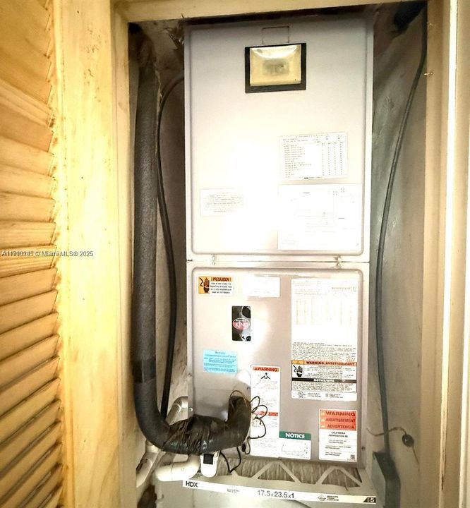 For Rent: $2,300 (2 beds, 2 baths, 1156 Square Feet)