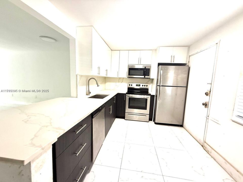 For Rent: $2,300 (2 beds, 2 baths, 1156 Square Feet)