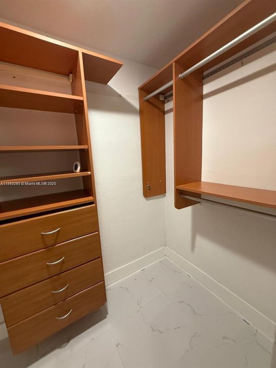 For Rent: $2,300 (2 beds, 2 baths, 1156 Square Feet)